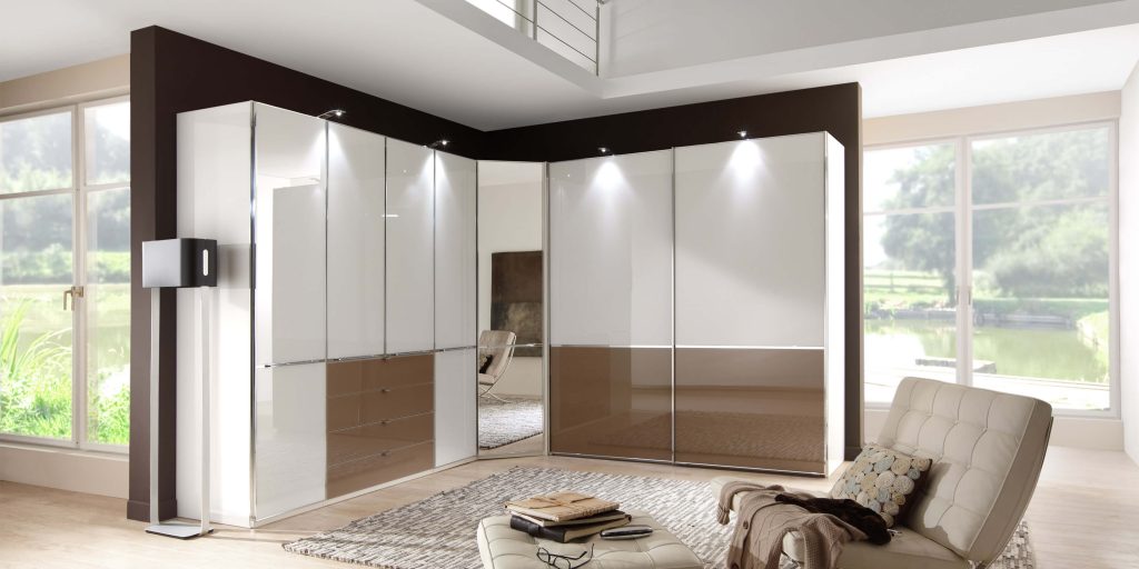 Moderne slaapkamerinrichting met maatwerkkasten op maat - elegante kaststyling voor optimale ruimtebenutting