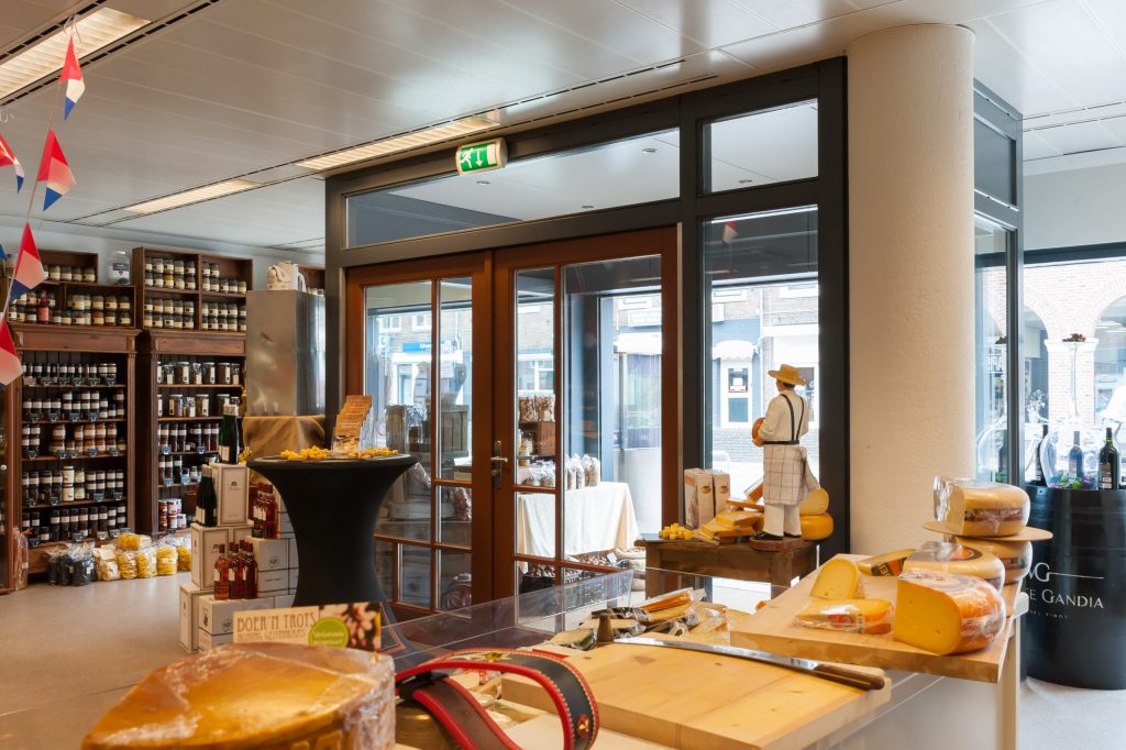 Voorzijde winkel Smits Specialiteiten, specialist in tapas voor fijnproevers nabij Veenendaal
